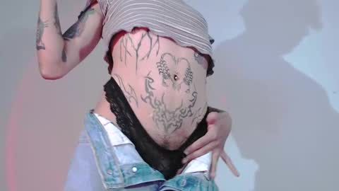 Snapshot of alienexxx chatting on 6, 1, 2025 online show from 6, 1, 2025