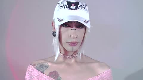 Snapshot of alienexxx chatting on 11, 1, 2025 online show from 11, 1, 2025