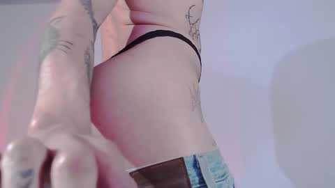 Snapshot of alienexxx chatting on 17, 2, 2025 online show from 17, 2, 2025