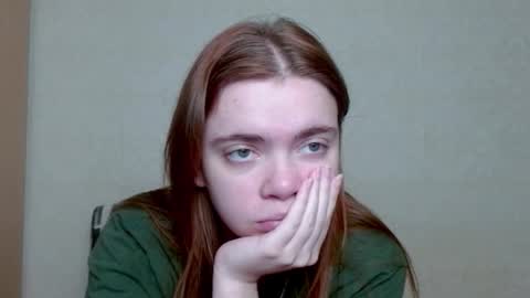 Snapshot of aliiice_stone chatting on 8, 11, 2025 Alice online show from 8, 11, 2025