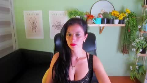 Snapshot of aliiz_01 chatting on 26, 12, 2024 Camii online show from 26, 12, 2024