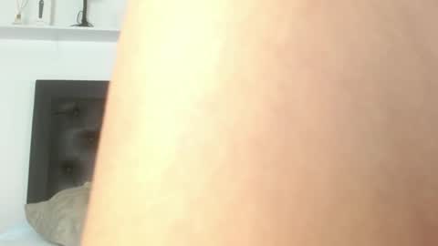 alika_jonhson_ online show from 4, 10, 2025