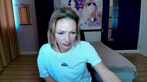 Snapshot of alinamoor chatting on 25, 10, 2025 AlinaMoor online show from 25, 10, 2025