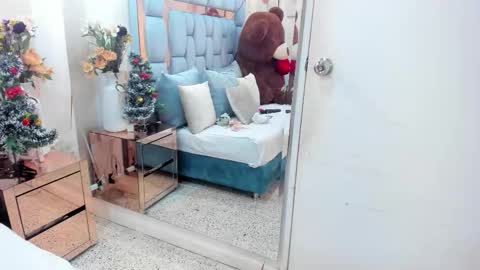 Snapshot of alinamoretz chatting on 17, 12, 2025 alinamoretz online show from 17, 12, 2025