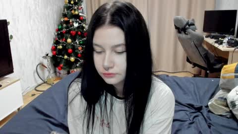 Snapshot of alinegreeeen chatting on 12, 12, 2024 Aline Greeeen online show from 12, 12, 2024
