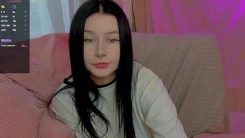 Snapshot of alinegreeeen chatting on 5, 1, 2025 Aline Greeeen online show from 5, 1, 2025