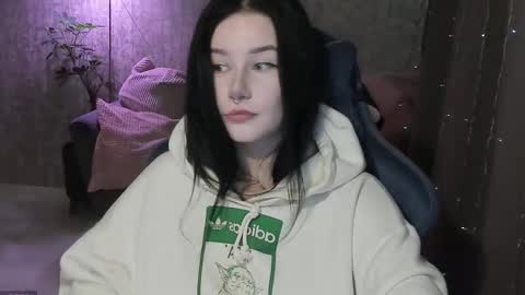 Snapshot of alinegreeeen chatting on 28, 9, 2025 Aline Greeeen online show from 28, 9, 2025