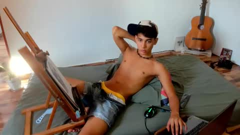 Snapshot of aliotttwink chatting on 4, 11, 2025 AliotTwink online show from 4, 11, 2025