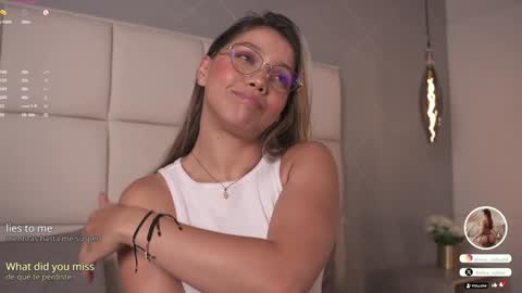 Snapshot of alisa_roldan chatting on 4, 2, 2025 online show from 4, 2, 2025