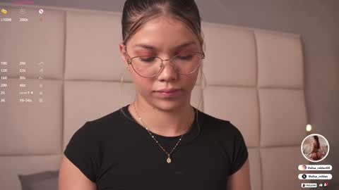 Snapshot of alisa_roldan chatting on 5, 3, 2025 online show from 5, 3, 2025
