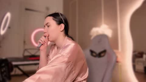 Alisia online show from 22, 2, 2025