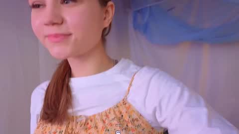 Snapshot of alisia_spinnet chatting on 20, 12, 2024 Alisia online show from 20, 12, 2024