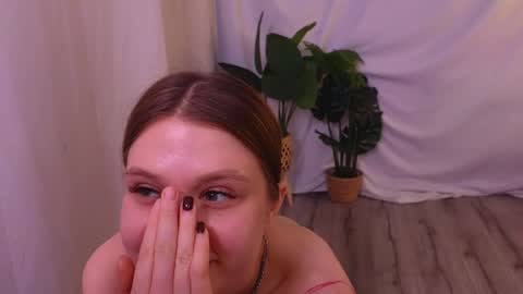 Snapshot of alisia_spinnet chatting on 20, 12, 2024 Alisia online show from 20, 12, 2024