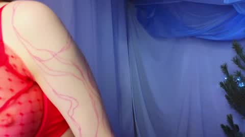 Snapshot of alisia_spinnet chatting on 24, 12, 2024 Alisia online show from 24, 12, 2024