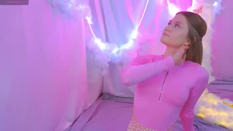 Snapshot of alisia_spinnet chatting on 4, 11, 2025 Alisia online show from 4, 11, 2025