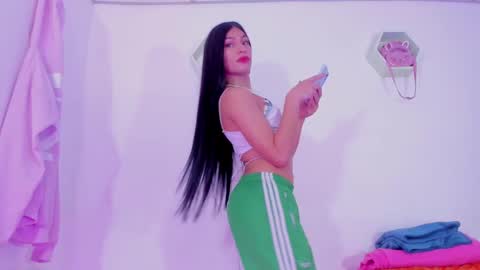 Snapshot of alisiacollinsss chatting on 18, 12, 2024 Alisia online show from 18, 12, 2024
