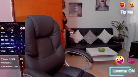 Snapshot of alisonlemoos chatting on 19, 12, 2024 Alisson online show from 19, 12, 2024