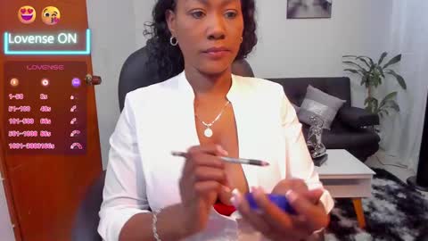 Snapshot of alisonlemoos chatting on 4, 3, 2025 Alisson online show from 4, 3, 2025