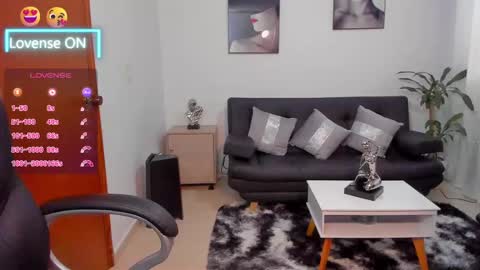 Snapshot of alisonlemoos chatting on 4, 3, 2025 Alisson online show from 4, 3, 2025