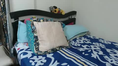 Snapshot of alisse27 chatting on 13, 2, 2025 allise online show from 13, 2, 2025