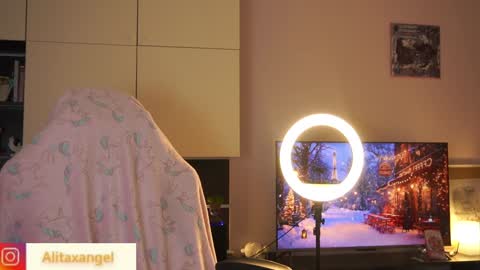 Snapshot of alitaangel_ chatting on 5, 12, 2024 A L I T A online show from 5, 12, 2024