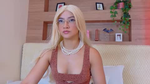 Snapshot of alixmonroe chatting on 6, 11, 2025 ALIX online show from 6, 11, 2025