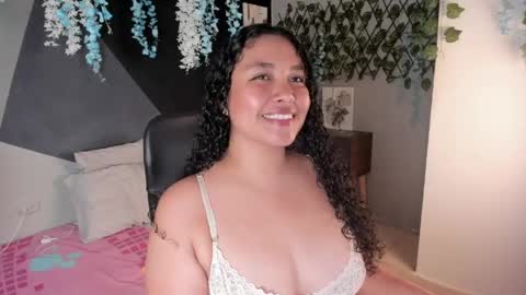 Snapshot of alixon_fiore5 chatting on 2, 5, 2026 alixon online show from 2, 5, 2026