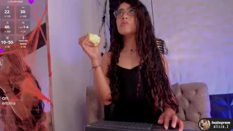 Snapshot of alizza_ chatting on 6, 10, 2025 alizza_ online show from 6, 10, 2025