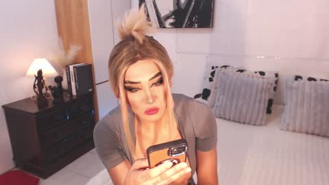 Snapshot of allareillusionxxx chatting on 19, 1, 2025 Miss Gia online show from 19, 1, 2025