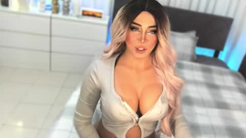 Snapshot of allareillusionxxx chatting on 23, 11, 2025 Miss Gia online show from 23, 11, 2025