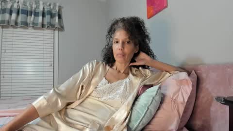 wishlist on bio online show from 8, 2, 2025