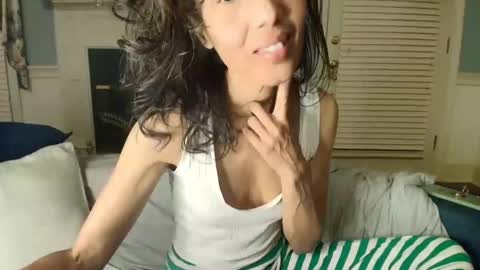 Snapshot of allgood4u chatting on 21, 12, 2025 wishlist on bio online show from 21, 12, 2025