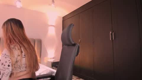 Snapshot of allicelover chatting on 24, 10, 2025 ALLICE online show from 24, 10, 2025