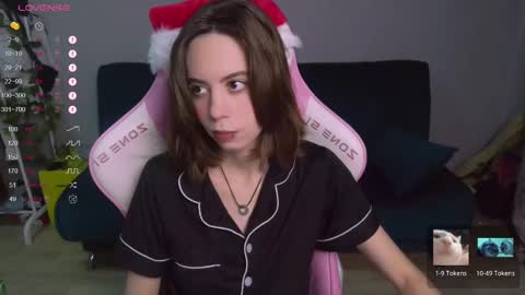 Snapshot of allie_hazie chatting on 12, 12, 2024 alice online show from 12, 12, 2024