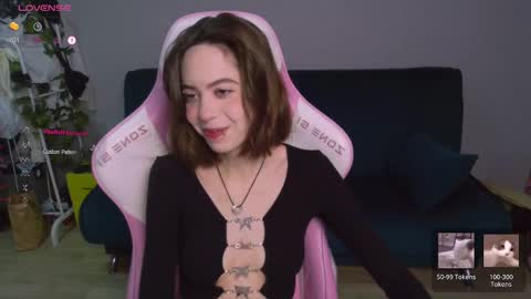 Snapshot of allie_hazie chatting on 4, 1, 2025 alice online show from 4, 1, 2025