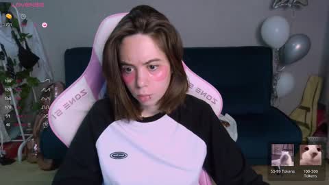 Snapshot of allie_hazie chatting on 7, 3, 2025 alice online show from 7, 3, 2025