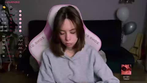 Snapshot of allie_hazie chatting on 8, 3, 2025 alice online show from 8, 3, 2025