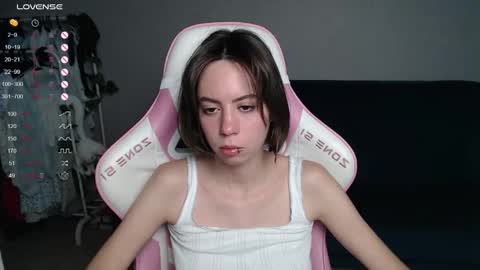 Snapshot of allie_hazie chatting on 28, 9, 2025 alice online show from 28, 9, 2025