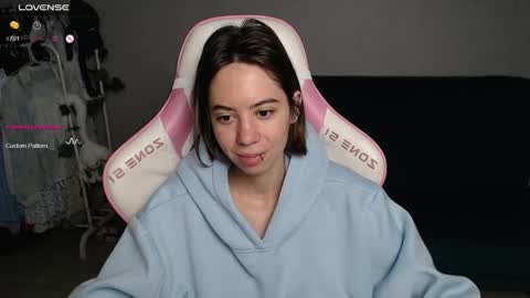 Snapshot of allie_hazie chatting on 5, 10, 2025 alice online show from 5, 10, 2025