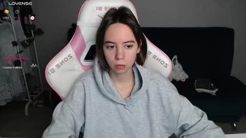 Snapshot of allie_hazie chatting on 15, 10, 2025 alice online show from 15, 10, 2025