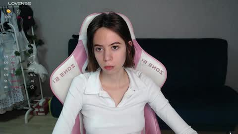 Snapshot of allie_hazie chatting on 18, 10, 2025 alice online show from 18, 10, 2025