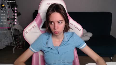 Snapshot of allie_hazie chatting on 19, 10, 2025 alice online show from 19, 10, 2025