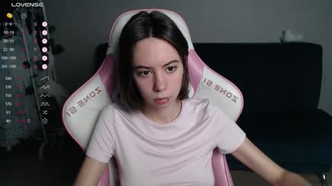 Snapshot of allie_hazie chatting on 5, 11, 2025 alice online show from 5, 11, 2025