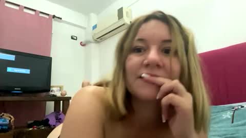 Snapshot of allisonlove2 chatting on 13, 4, 2026 allisonlove2 online show from 13, 4, 2026