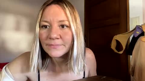 Snapshot of allisonlove2 chatting on 29, 4, 2026 allisonlove2 online show from 29, 4, 2026