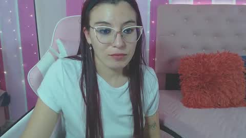 Snapshot of allisonlove_88 chatting on 5, 2, 2025 ALLISON online show from 5, 2, 2025