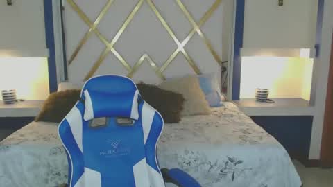 Snapshot of allisonlove_88 chatting on 16, 2, 2025 ALLISON online show from 16, 2, 2025