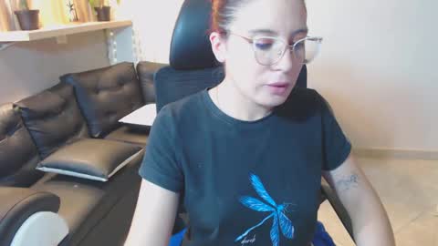 Snapshot of allisonlove_88 chatting on 12, 3, 2025 ALLISON online show from 12, 3, 2025