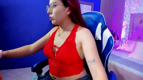 Snapshot of allisonlove_88 chatting on 12, 11, 2025 ALLISON online show from 12, 11, 2025