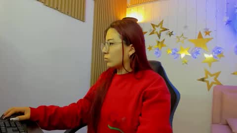 Snapshot of allisonlove_88 chatting on 18, 11, 2025 ALLISON online show from 18, 11, 2025